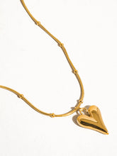 Load image into Gallery viewer, Bay 18K Gold Non-Tarnish Heart Necklace