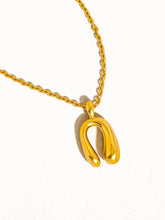 Load image into Gallery viewer, Samara 18K Gold Western Horseshoe Necklace