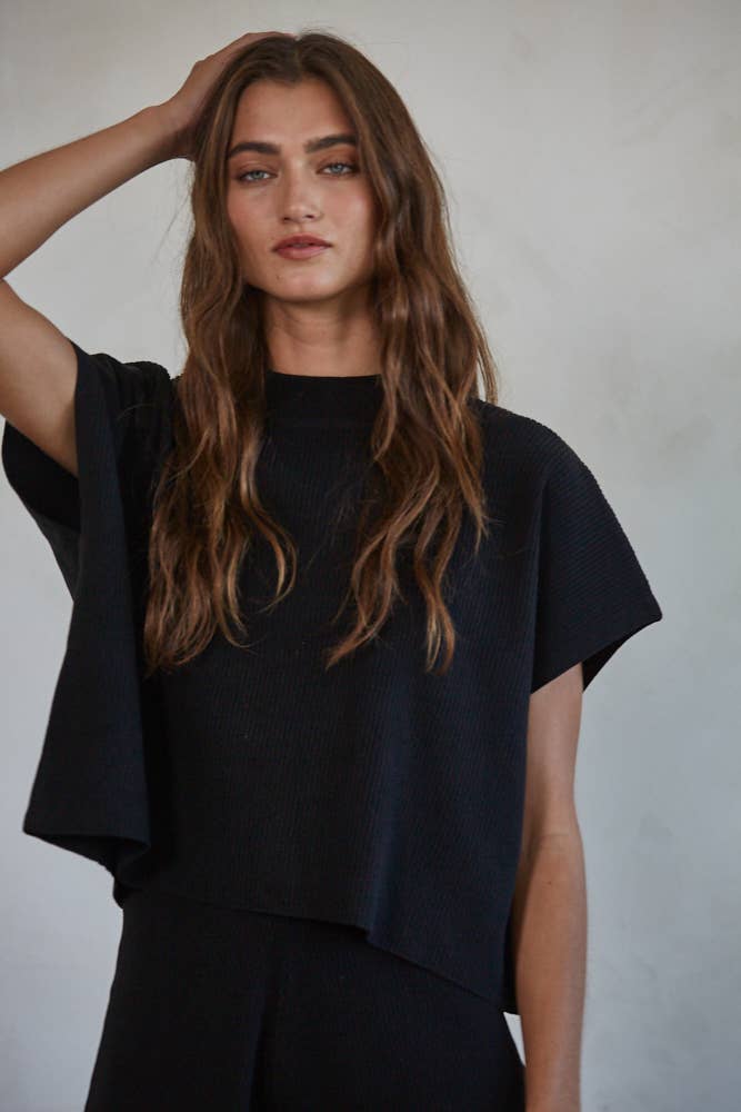 Knit sweater ribbed fabric 
Mock neck
Short sleeves
Hits at waist 
Relaxed fit
Loungewear 
Travel outfit 
Matching set 