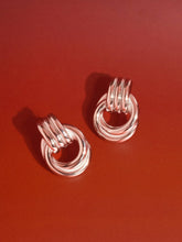Load image into Gallery viewer, Wanda 18K Gold Non-Tarnish Classic Hoop Earring