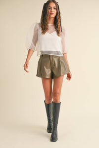 Faux leather fabric in olive
High waist with belt loops and front pleating
Front zip closure
faux leather shorts 
vegan shorts 
vegan leather 