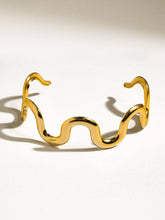 Load image into Gallery viewer, Félix 18K Gold Non-Tarnish Wavy Bold Statement Bracelet