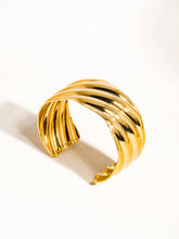 Load image into Gallery viewer, Manon 18K Gold Non-Tarnish Wavy Bold Bangle