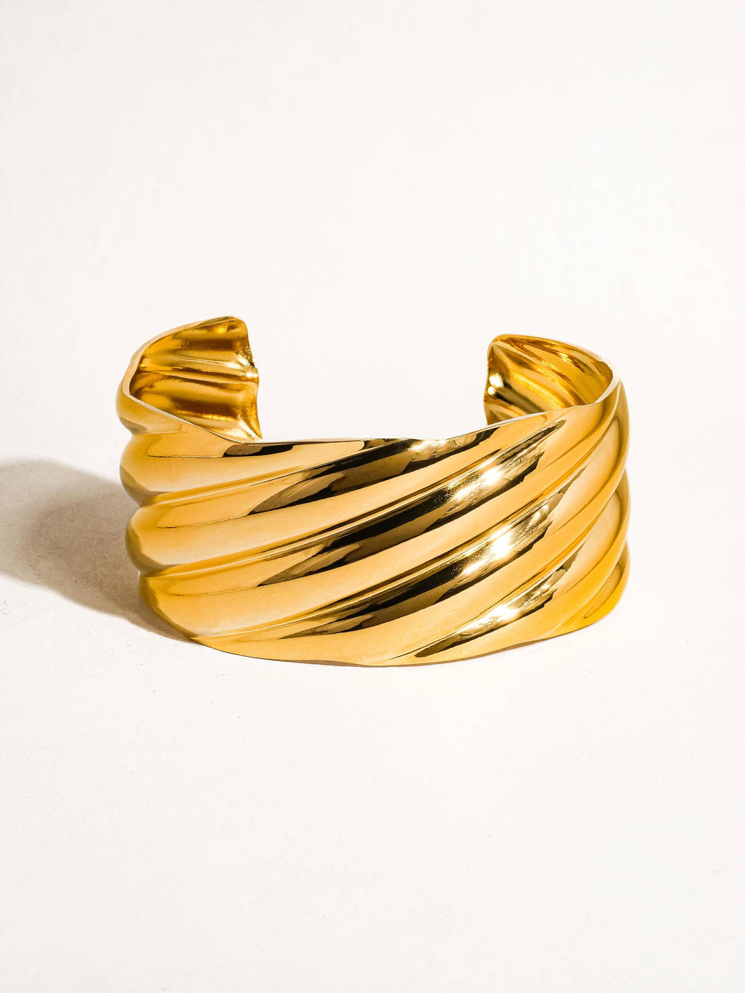 Manon 18K Gold Non-Tarnish Wavy Bold Bangle