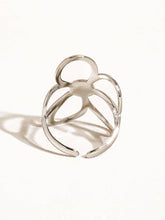 Load image into Gallery viewer, Isolde 18K Non-Tarnish Large Floral Ring