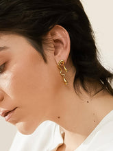 Load image into Gallery viewer, Roma 18K Gold Non-Tarnish Mismatch Melted Earring