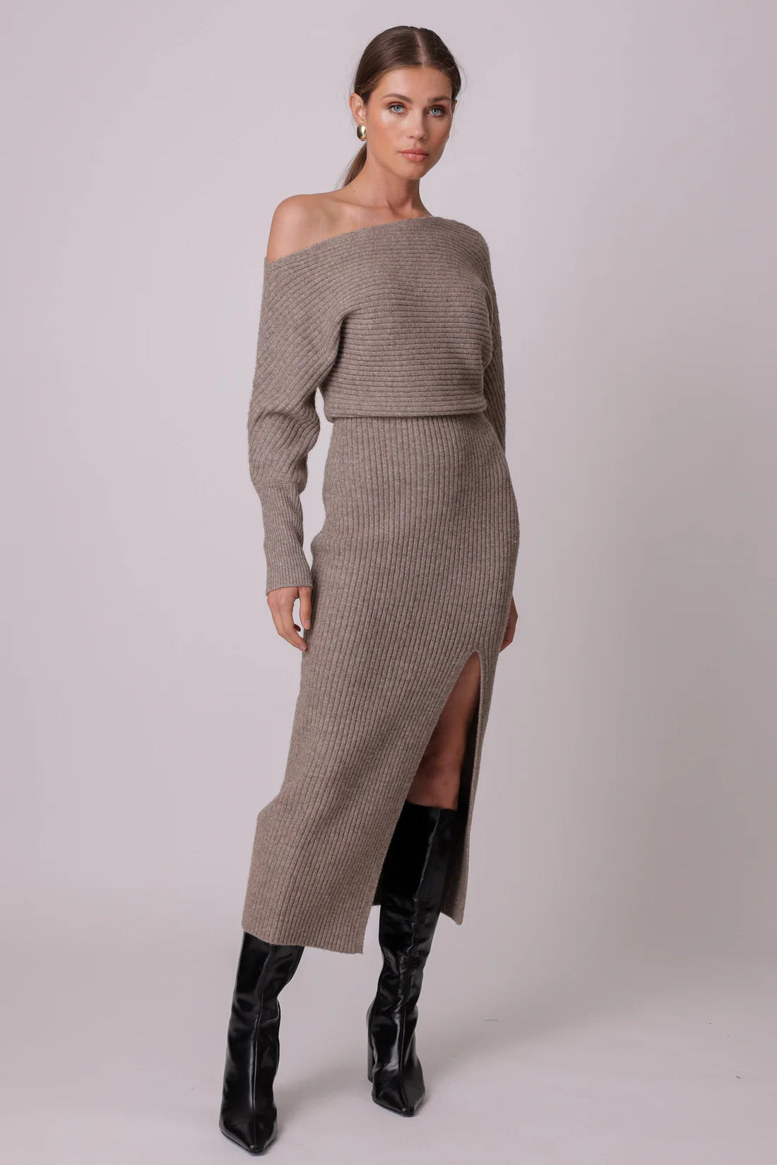 Wide ribbed knit fabric
Pull-on off the shoulder styling
Off the shoulder styling
Side seam slit
Dry clean only
True to size
Model is 5'9" and wearing a Small