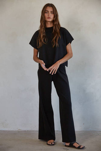 Knit ribbed fabric
High waisted
Wide leg
Hits at ankle
Matching set 
Loungewear 
Travel outfit 