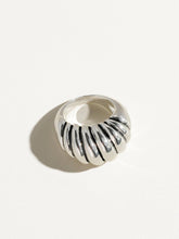 Load image into Gallery viewer, Nalani 18K GoldContemporary Croissant Ring