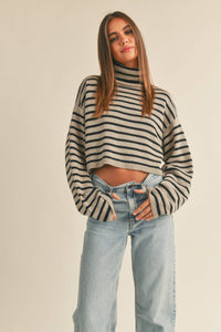 Striped knit fabric
Turtleneck
Dropped shoulders
Long sleeves
Cropped length
Striped turtleneck cropped sweater
Ribbed detailing at hem and sleeve cuff
