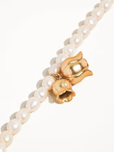 Load image into Gallery viewer, Nalin 18K Matte Gold Bellflower Pearl Bracelet