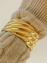 Load image into Gallery viewer, Manon 18K Gold Non-Tarnish Wavy Bold Bangle