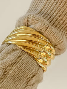 Manon 18K Gold Non-Tarnish Wavy Bold Bangle