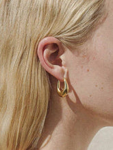 Load image into Gallery viewer, Quinn 18K Classic Droplet Hoop Earring