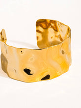Load image into Gallery viewer, Baiser 18K Gold Non-Tarnish Glam Bold Bangle